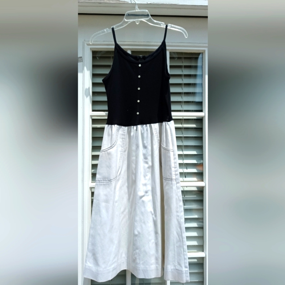 Cute black & off white summer dress